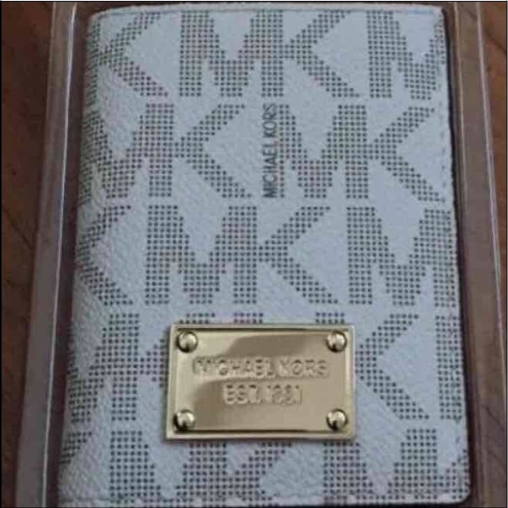 Michael Kors Phone Charger Wallet